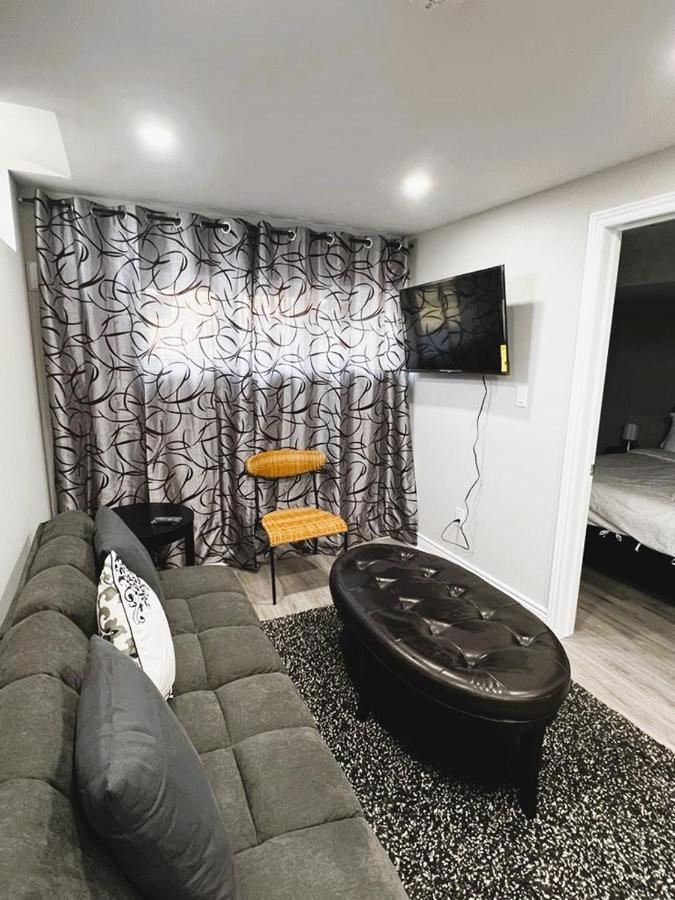Beautiful Basement Apartment *